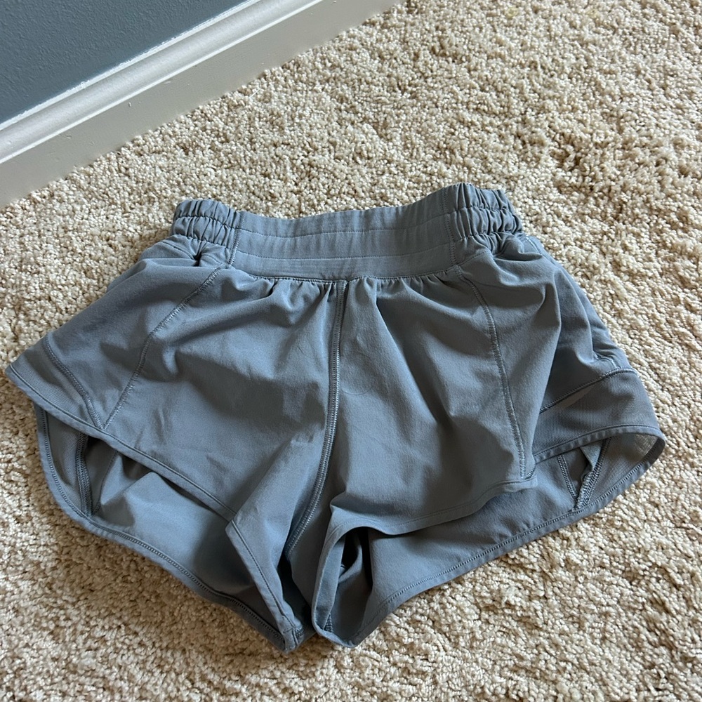 Lululemon Hotty hot low rise 2.5 inch shorts